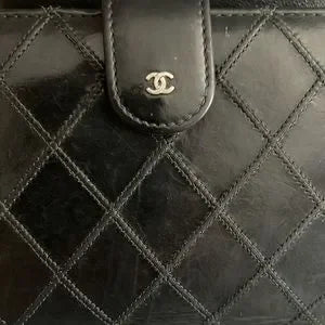 Chanel lambskin quilted diamond stitched bifold wallet crossbody 2011
