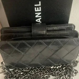 Chanel lambskin quilted diamond stitched bifold wallet crossbody 2011