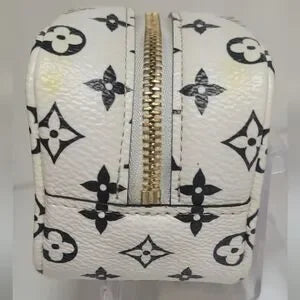 Louis Vuitton White Monogram Giant Porte Monnaie Cube