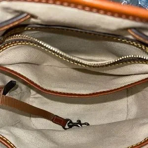 NWOT Dooney & Bourke leather crossbody π