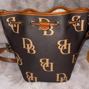 NWOT Dooney & Bourke leather crossbody π