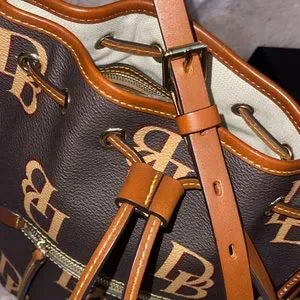 NWOT Dooney & Bourke leather crossbody π