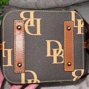 NWOT Dooney & Bourke leather crossbody π