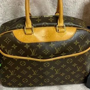 Gorgeous Louis Vuitton Deauville handbag with COA๐