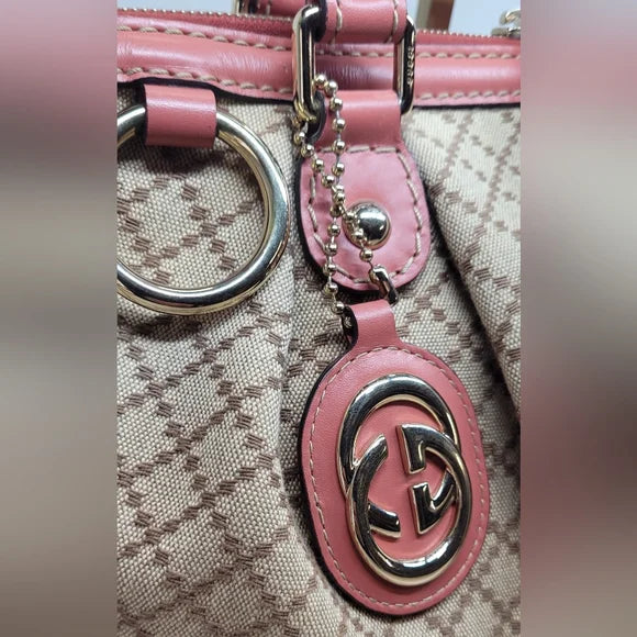 Gucci GG Supreme Suki Handbag