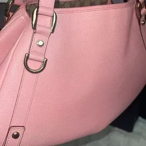 Gucci leather Japan exclusive shoulder bag🩷