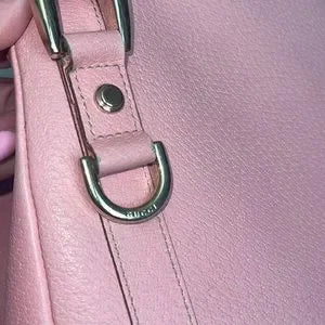 Gucci leather Japan exclusive shoulder bag🩷