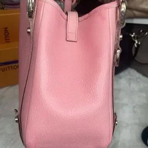 Gucci leather Japan exclusive shoulder bag🩷
