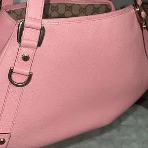 Gucci leather Japan exclusive shoulder bag🩷