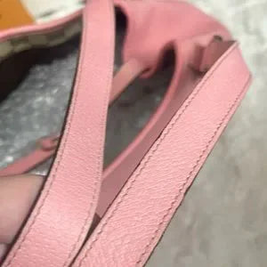Gucci leather Japan exclusive shoulder bag🩷