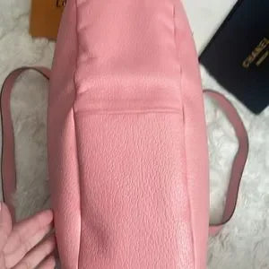 Gucci leather Japan exclusive shoulder bag🩷