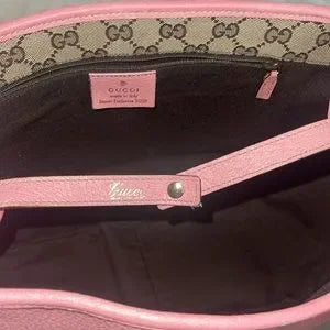 Gucci leather Japan exclusive shoulder bag🩷