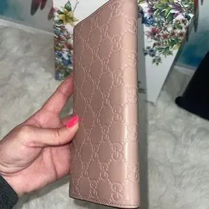 NWOT Gucci Guccisimma long wallet