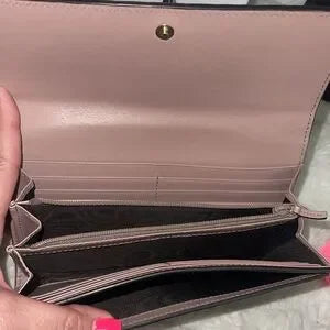 NWOT Gucci Guccisimma long wallet