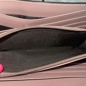 NWOT Gucci Guccisimma long wallet