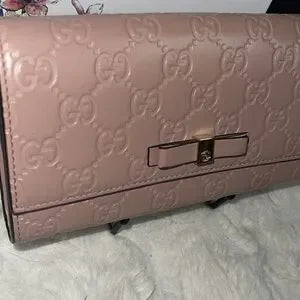 NWOT Gucci Guccisimma long wallet