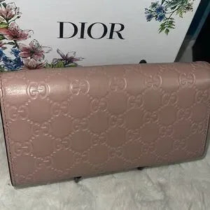 NWOT Gucci Guccisimma long wallet
