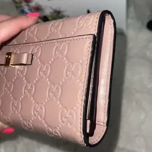 NWOT Gucci Guccisimma long wallet