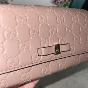 NWOT Gucci Guccisimma long wallet
