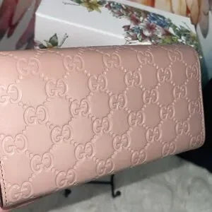 NWOT Gucci Guccisimma long wallet