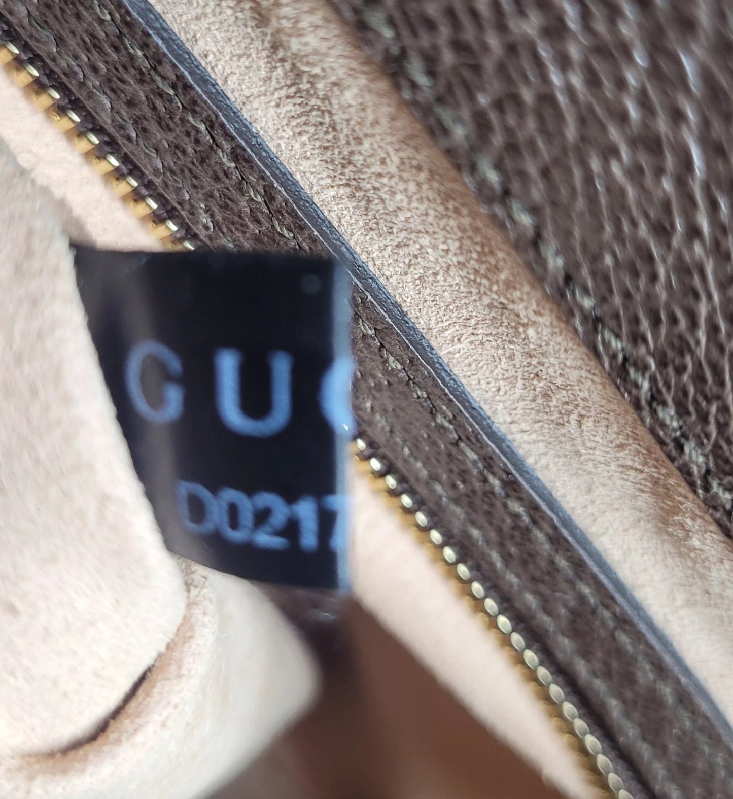 Gucci GG Supreme Monogram Bengal Padlock Shoulder Bag