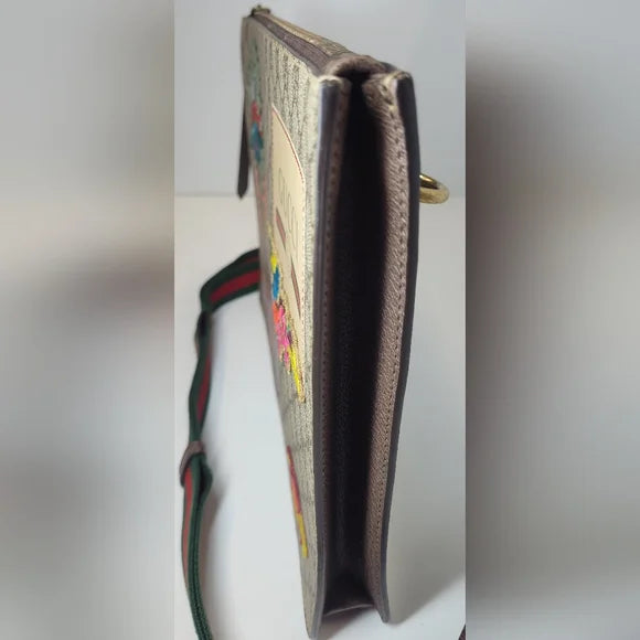 Gucci GG Supreme Embroidered Clutch Special Edition.