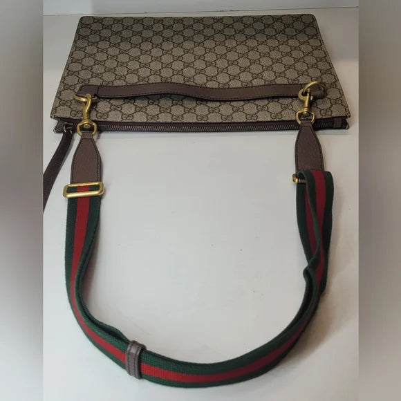 Gucci GG Supreme Embroidered Clutch Special Edition.