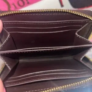 EUC Louis Vuitton Vernis Rayure zippy wallet! 💯authentic’s only. RARE!