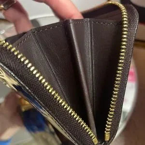 EUC Louis Vuitton Vernis Rayure zippy wallet! 💯authentic’s only. RARE!