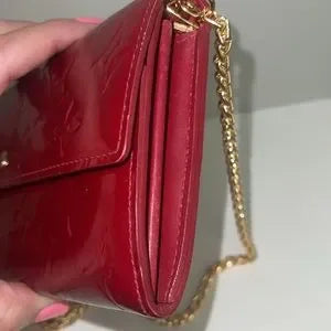 Louis Vuitton Vernis Sara wallet with insert & crossbody chain π