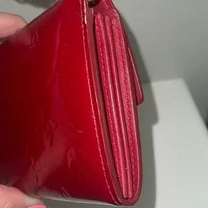 Louis Vuitton Vernis Sara wallet with insert & crossbody chain π