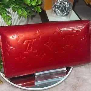 Louis Vuitton Vernis Sara wallet with insert & crossbody chain π