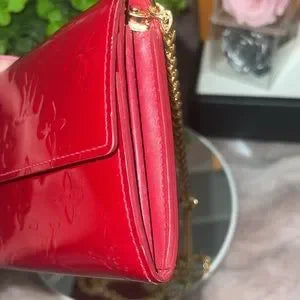Louis Vuitton Vernis Sara wallet with insert & crossbody chain π