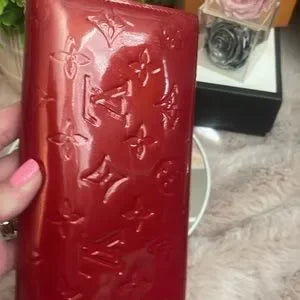 Louis Vuitton Vernis Sara wallet with insert & crossbody chain π