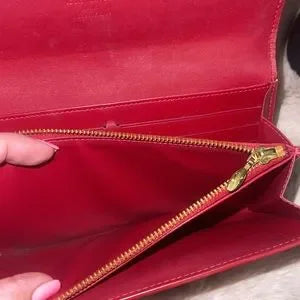 Louis Vuitton Vernis Sara wallet with insert & crossbody chain π