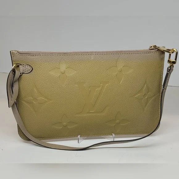 🔥🩷Louis Vuitton MM Giant Empreinte Neverfull Pouch, Wristlet- Rare, microchiped