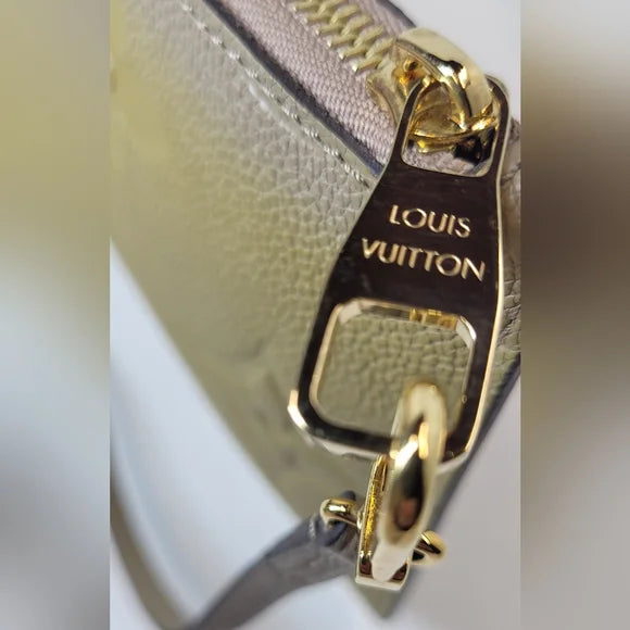 🔥🩷Louis Vuitton MM Giant Empreinte Neverfull Pouch, Wristlet- Rare, microchiped