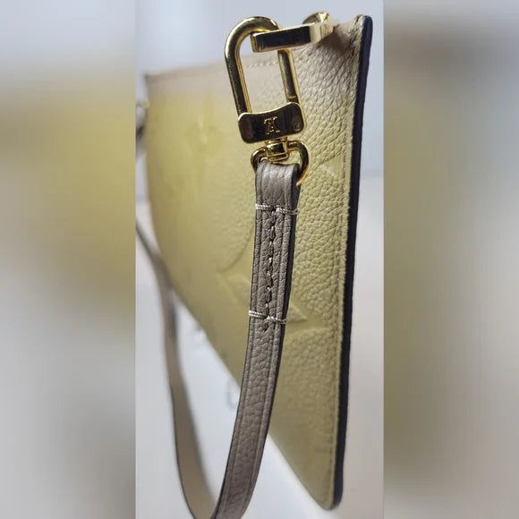 🔥🩷Louis Vuitton MM Giant Empreinte Neverfull Pouch, Wristlet- Rare, microchiped