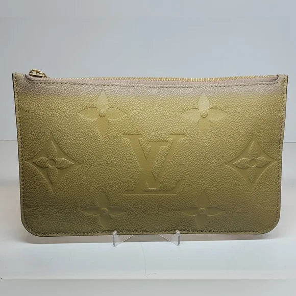 🔥🩷Louis Vuitton MM Giant Empreinte Neverfull Pouch, Wristlet- Rare, microchiped