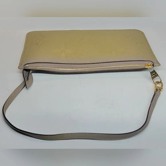 🔥🩷Louis Vuitton MM Giant Empreinte Neverfull Pouch, Wristlet- Rare, microchiped