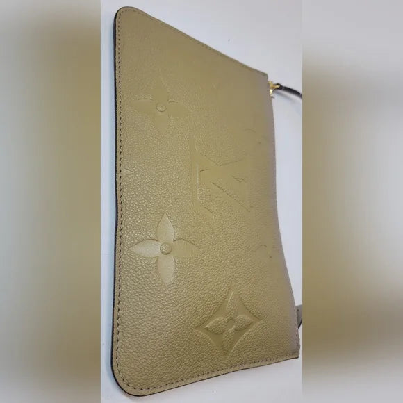 🔥🩷Louis Vuitton MM Giant Empreinte Neverfull Pouch, Wristlet- Rare, microchiped
