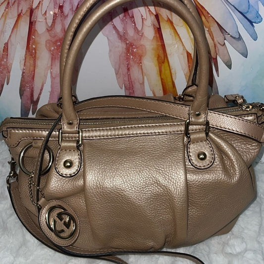 Gucci leather handbag 🩷