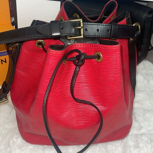 Louis Vuitton Epi MM Noe bucket bag 🩷