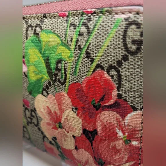 Gucci GG Supreme Blooms Long Zippy Wallet