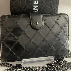 Chanel lambskin quilted diamond stitched bifold wallet crossbody 2011