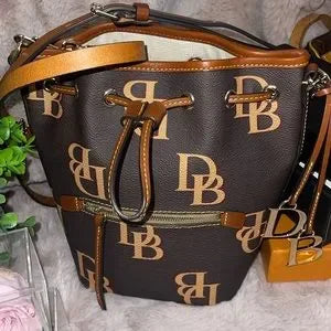 NWOT Dooney & Bourke leather crossbody 💞