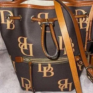 NWOT Dooney & Bourke leather crossbody 💞