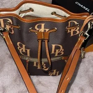 NWOT Dooney & Bourke leather crossbody 💞