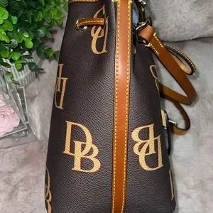 NWOT Dooney & Bourke leather crossbody 💞
