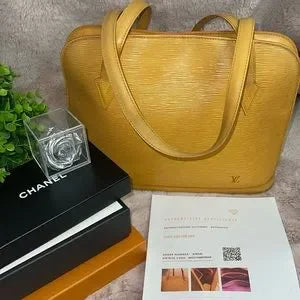 Luis Vuitton EPI LUSSAC shoulder bag 1995 vintage